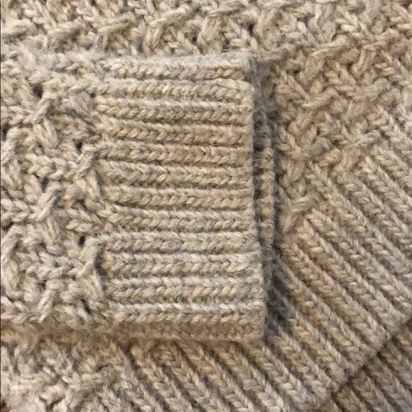 Banana Republic Sweater - Picture 4 of 4